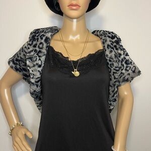 Laura Y2K Chic Leopard Print Faux Fur Shrug
